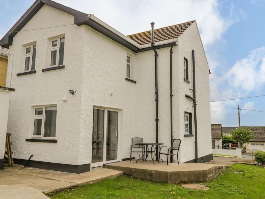 Beautiful Cottage With Gardens, Patio & Fireplace Dromahair ภายนอก รูปภาพ